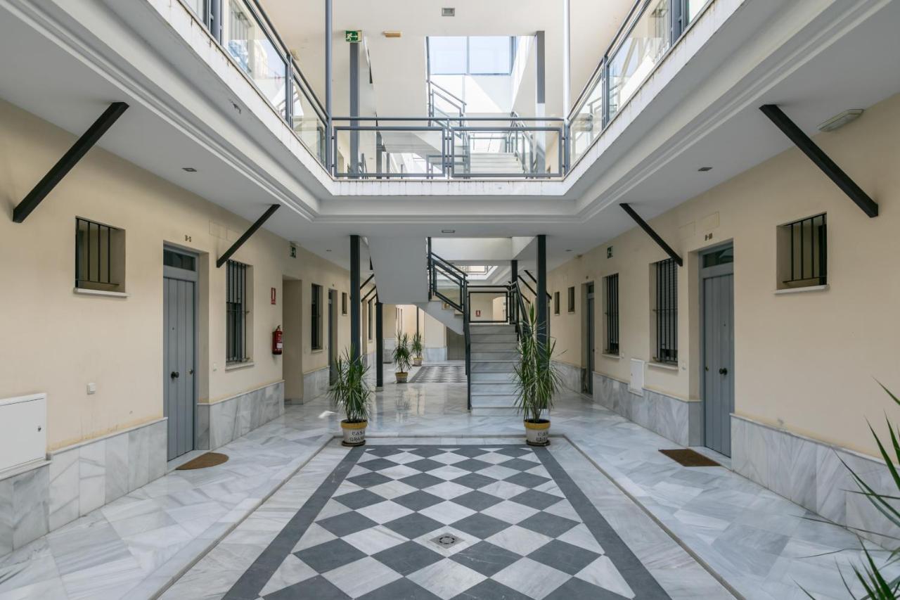 Apartamento Triana Deluxe Con Patio Privado Sevilla Eksteriør bilde