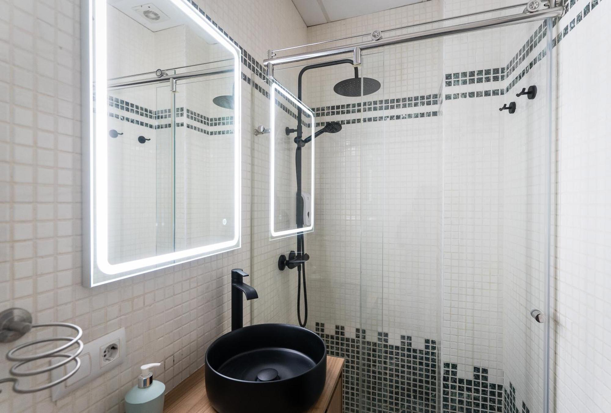 Apartamento Triana Deluxe Con Patio Privado Sevilla Eksteriør bilde