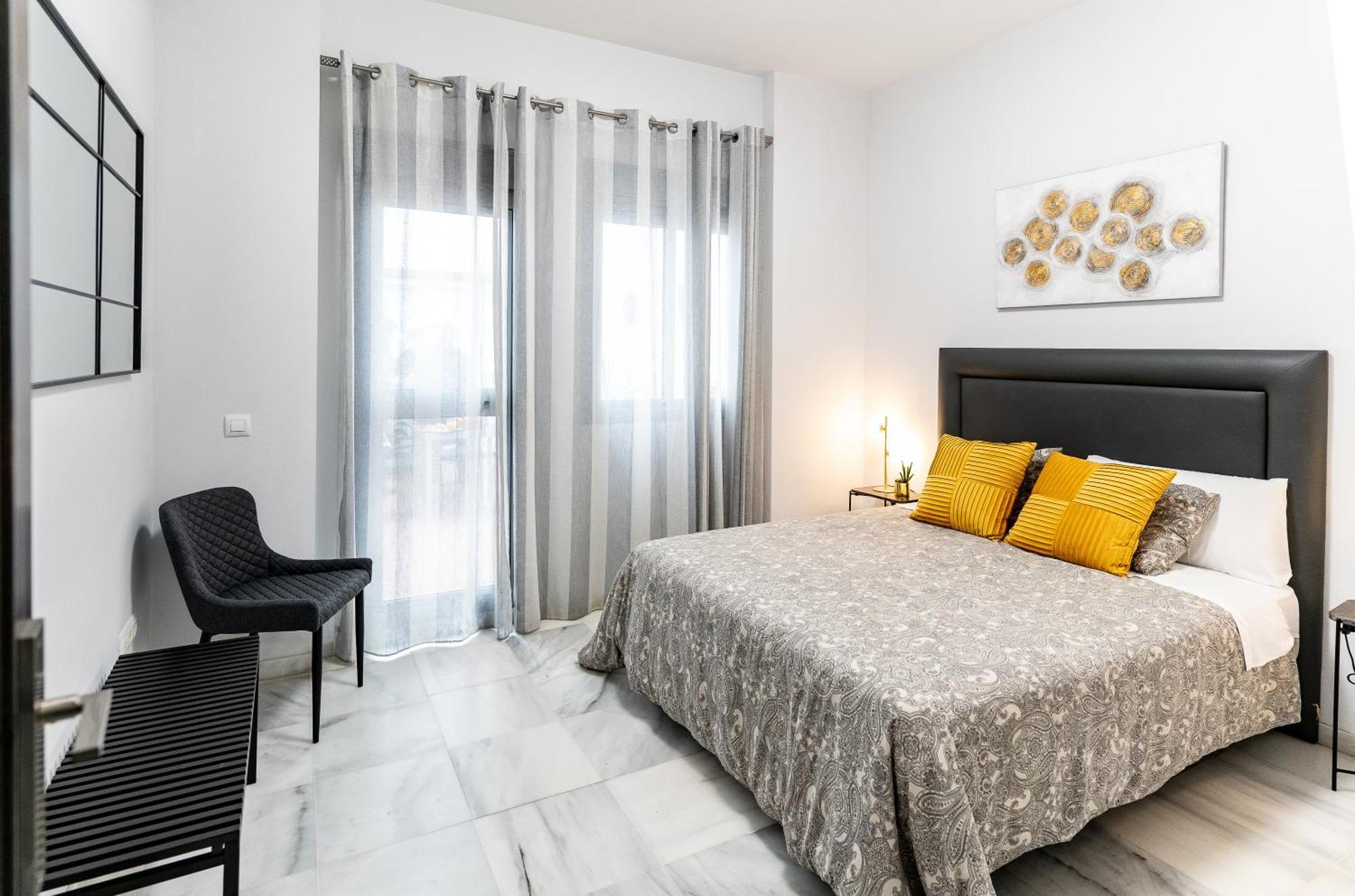 Apartamento Triana Deluxe Con Patio Privado Sevilla Eksteriør bilde