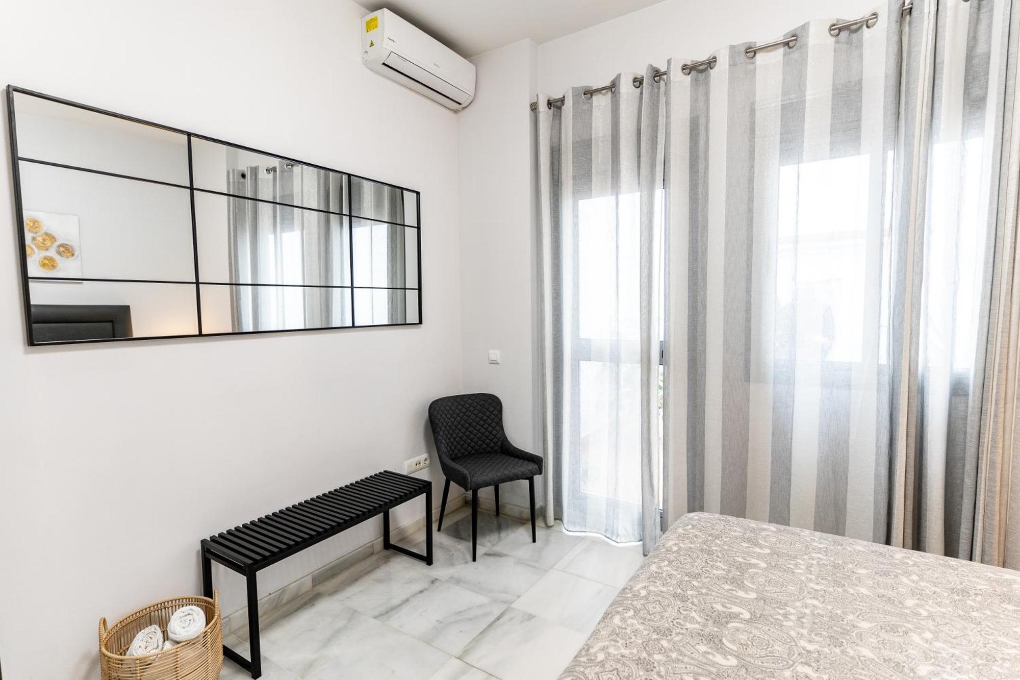 Apartamento Triana Deluxe Con Patio Privado Sevilla Eksteriør bilde
