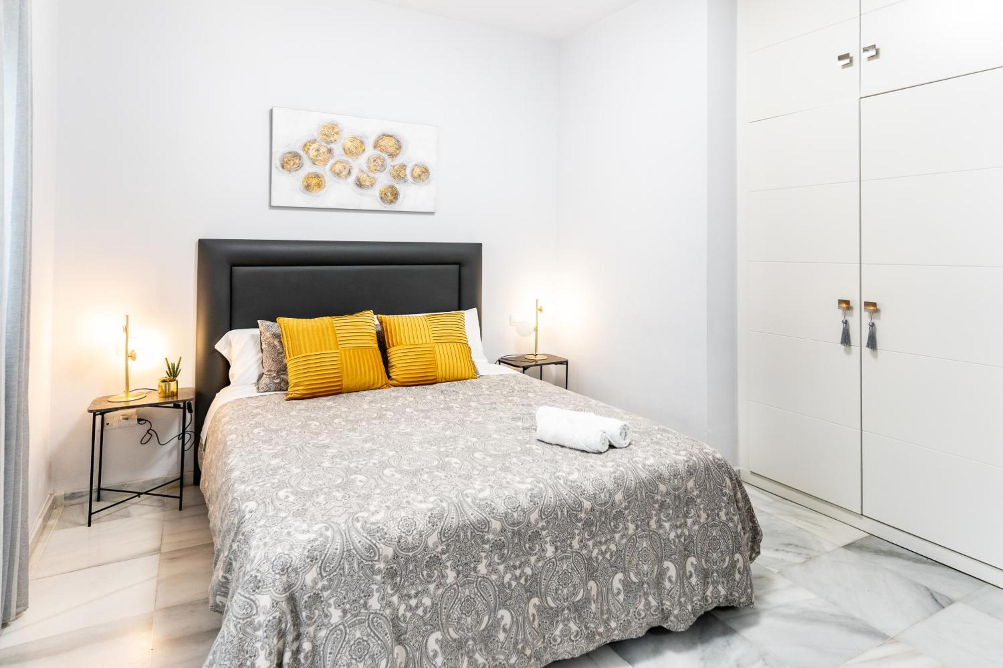 Apartamento Triana Deluxe Con Patio Privado Sevilla Eksteriør bilde