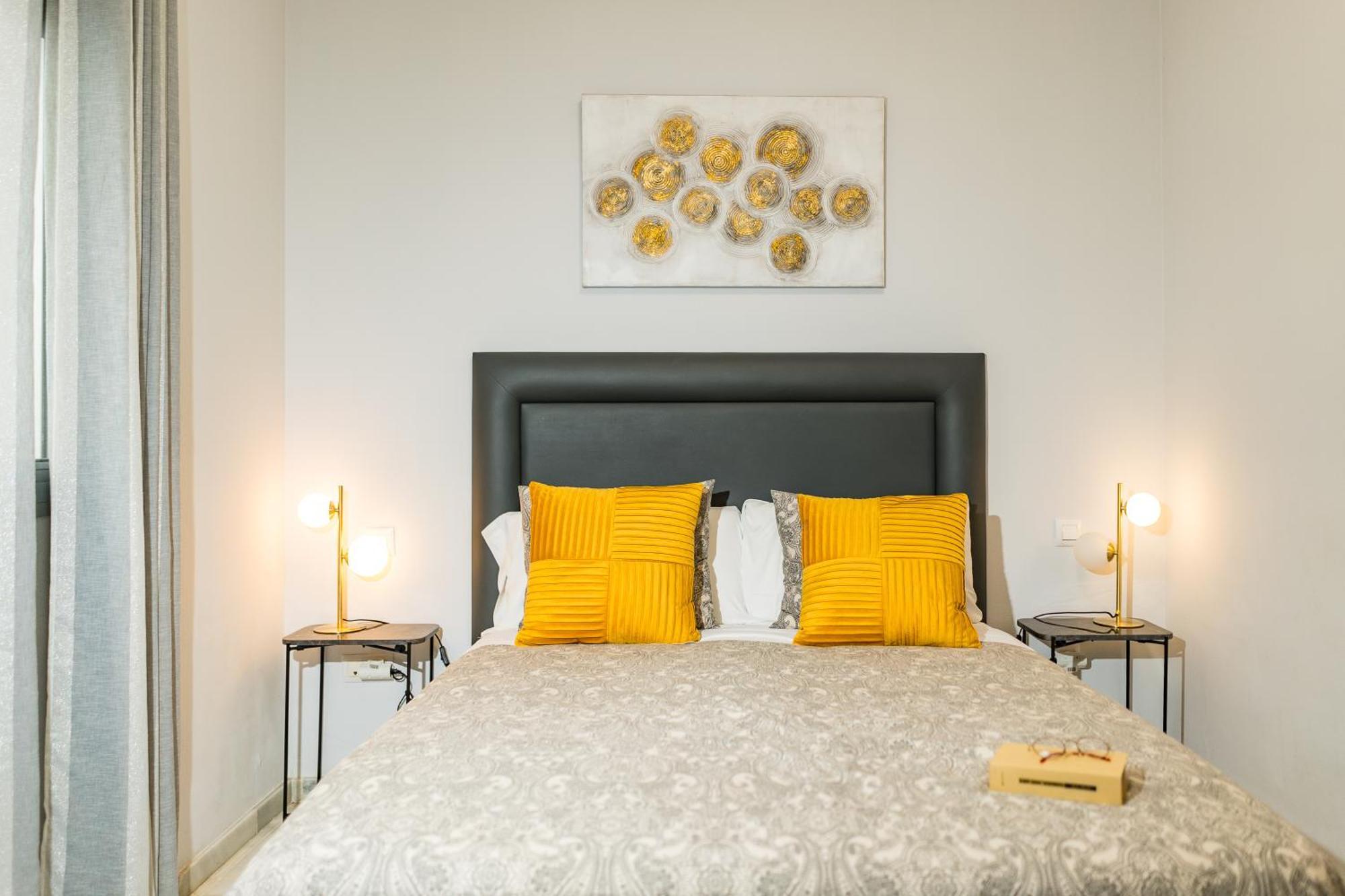 Apartamento Triana Deluxe Con Patio Privado Sevilla Eksteriør bilde